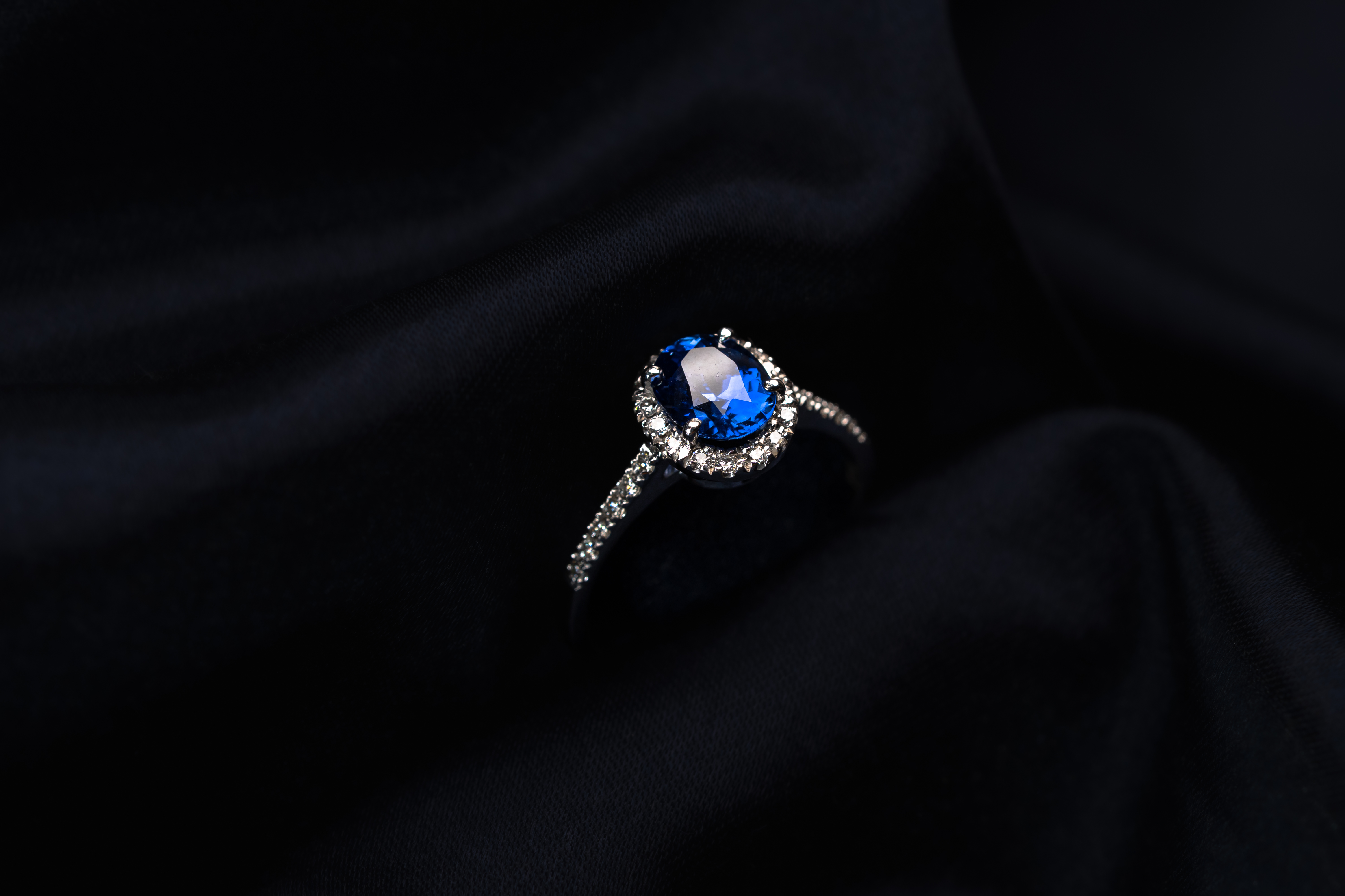 Ceylon Blue Sapphire, Oval Cut